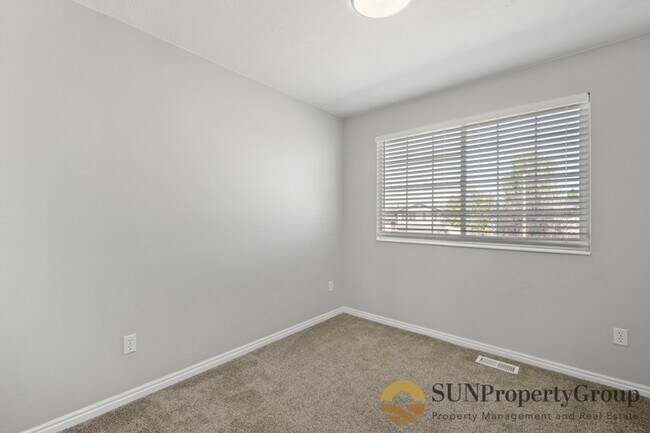 Building Photo - 5458 S 4250 W