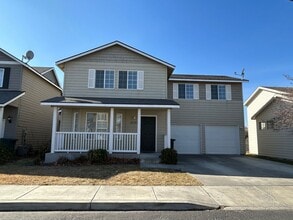 Building Photo - 4 bed, 2.5 ba - Golf Course living in Horn Rapids