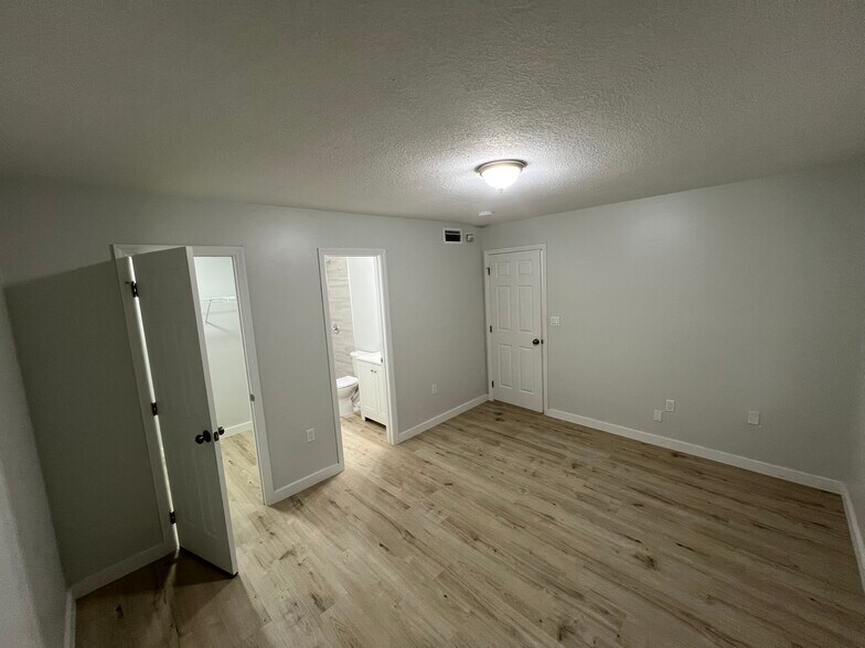 Building Photo - 11301 SW 200th St