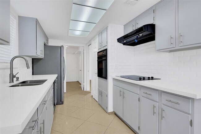 Building Photo - 8802 Tanager St