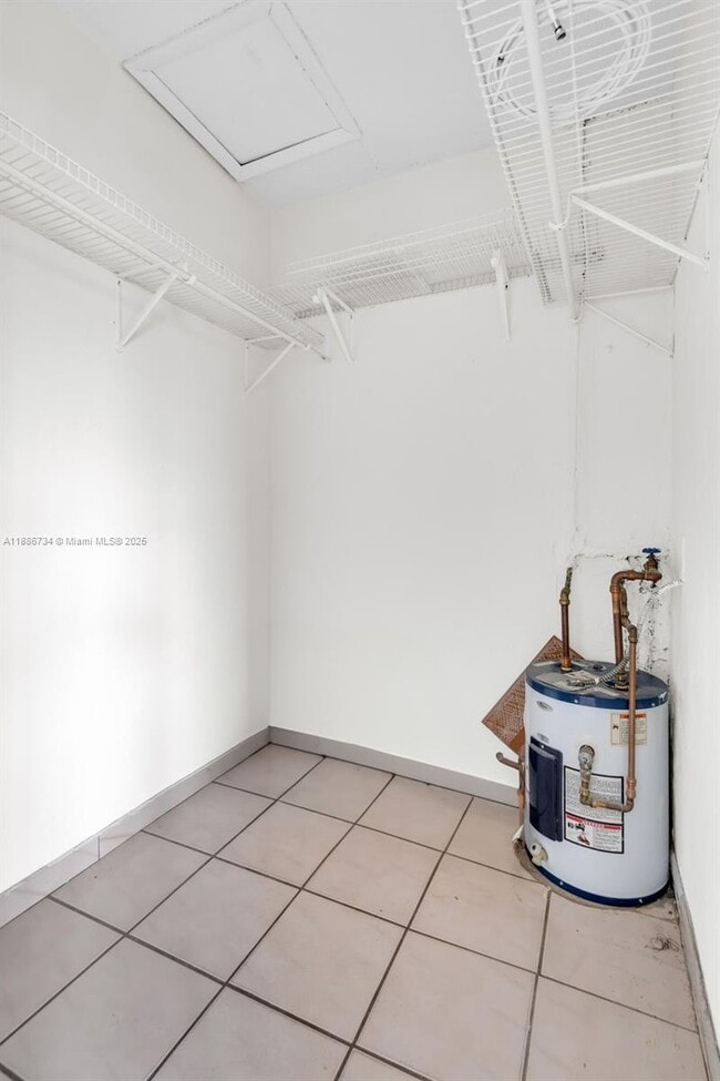 Building Photo - 1154 W 35th St