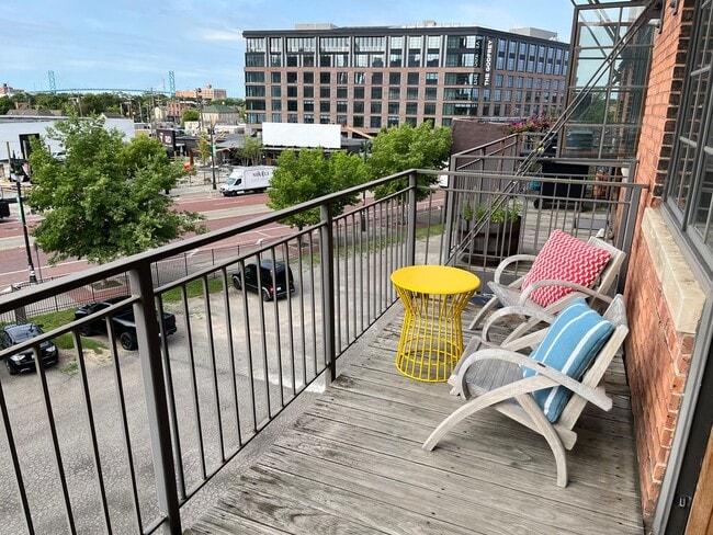 Building Photo - $2,300 - Spacious Loft in Corktown