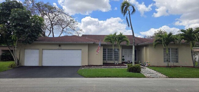 Building Photo - 4705 Holly Dr