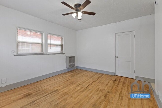 Building Photo - Exceptional Value: Charming Portland Studio ($1,100)
