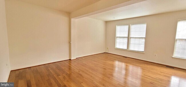 Building Photo - 7128 Fox Harbor Way