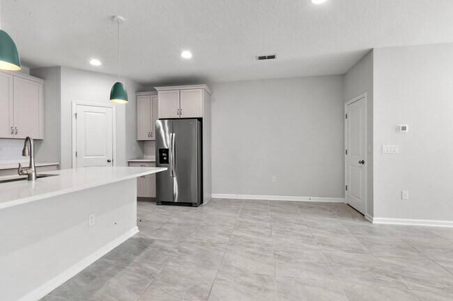 Building Photo - Contemporary Townhouse in East Village!