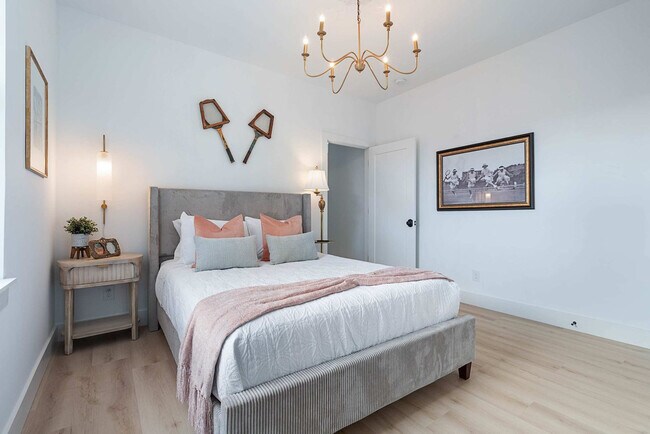 Building Photo - 30 W Castillo Dr