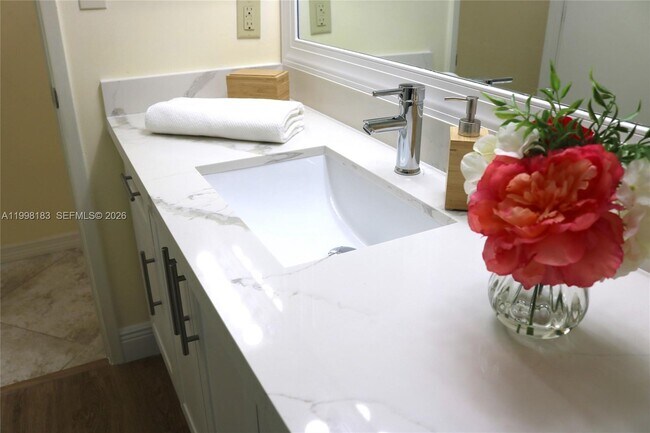 Building Photo - 401 Gardens Dr