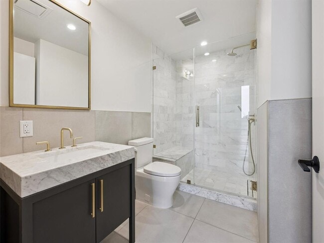 Building Photo - 70 Rainey St