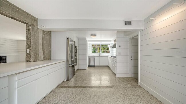 Building Photo - 7665 Sanderling Rd