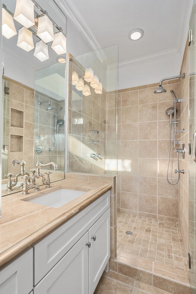 Building Photo - 1301 Kent Ln