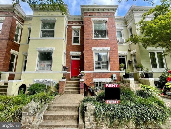 Primary Photo - 1829 Ontario Pl NW