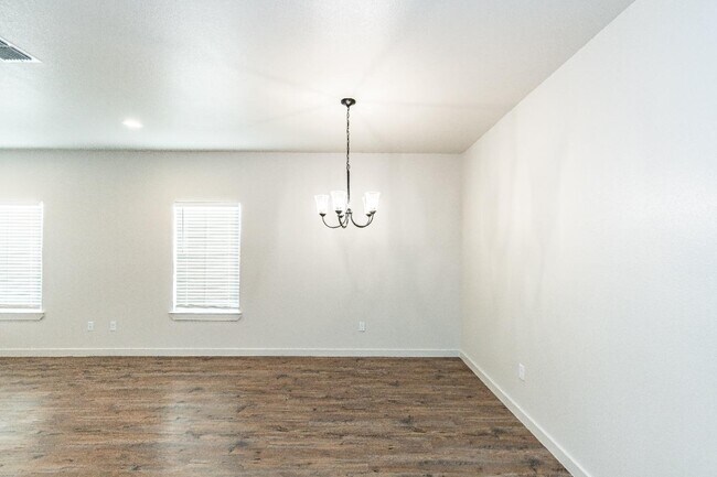 Building Photo - 1006 N 7th St