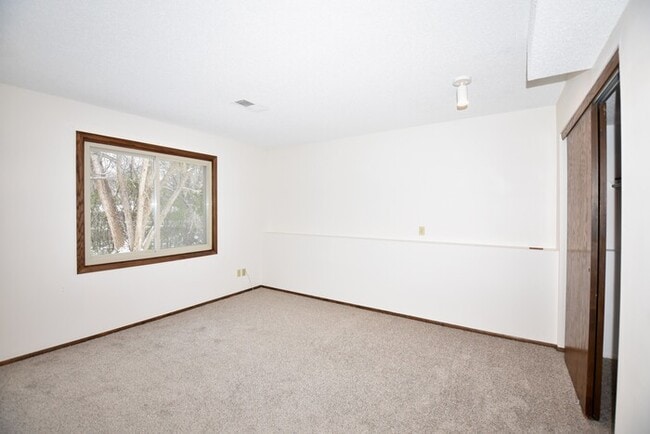 Building Photo - Available November 1st - updated 3 bed, 2....