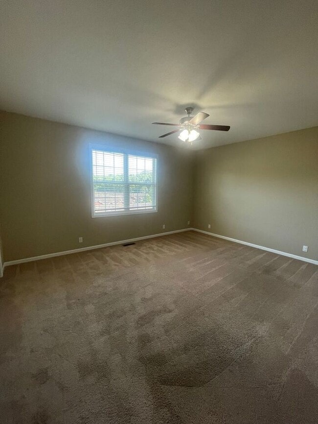 Building Photo - 3 bed, 2 bath, 2 car garage townhouse w/ bonus room in West Knoxville