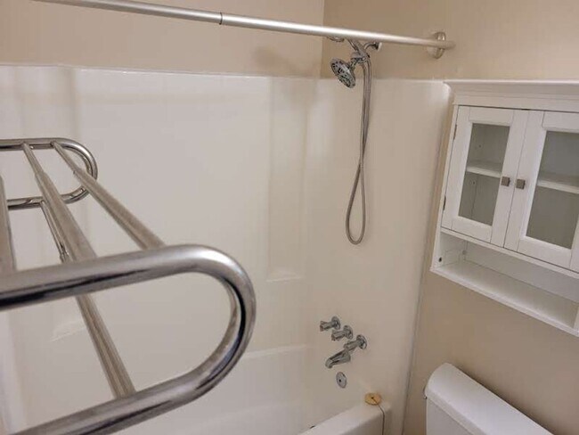 Building Photo - Ocean Lakes Single Family Home Ready for Move In!