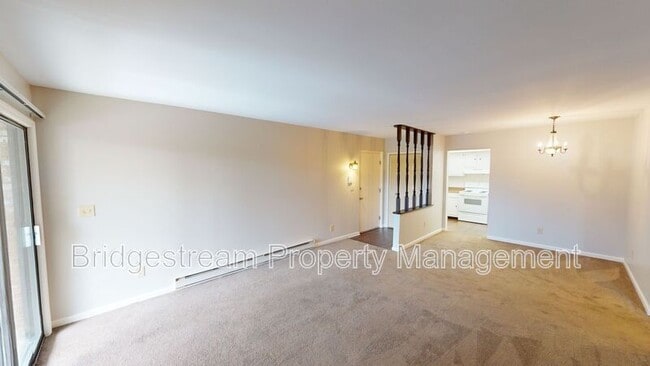 Primary Photo - 441 N Broadway St