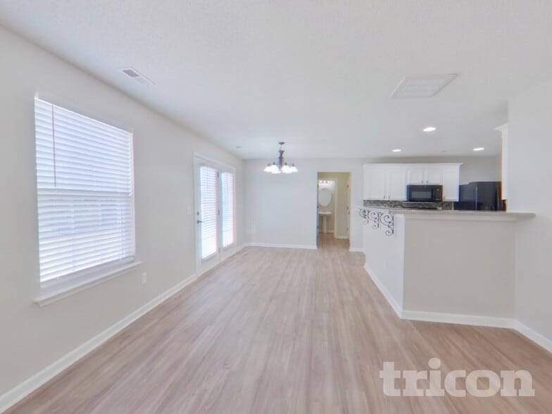 Building Photo - 3010 Thistlewood Cir