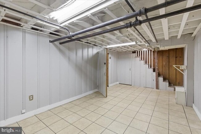 Building Photo - 1208 S Oakcrest Rd