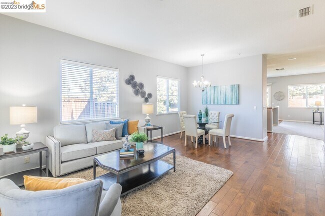 Building Photo - 1055 Meadow Brook Dr