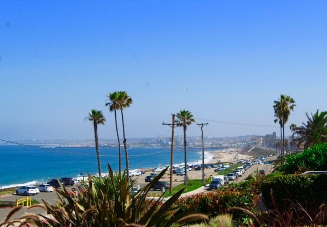 Building Photo - 121 Paseo De La Concha