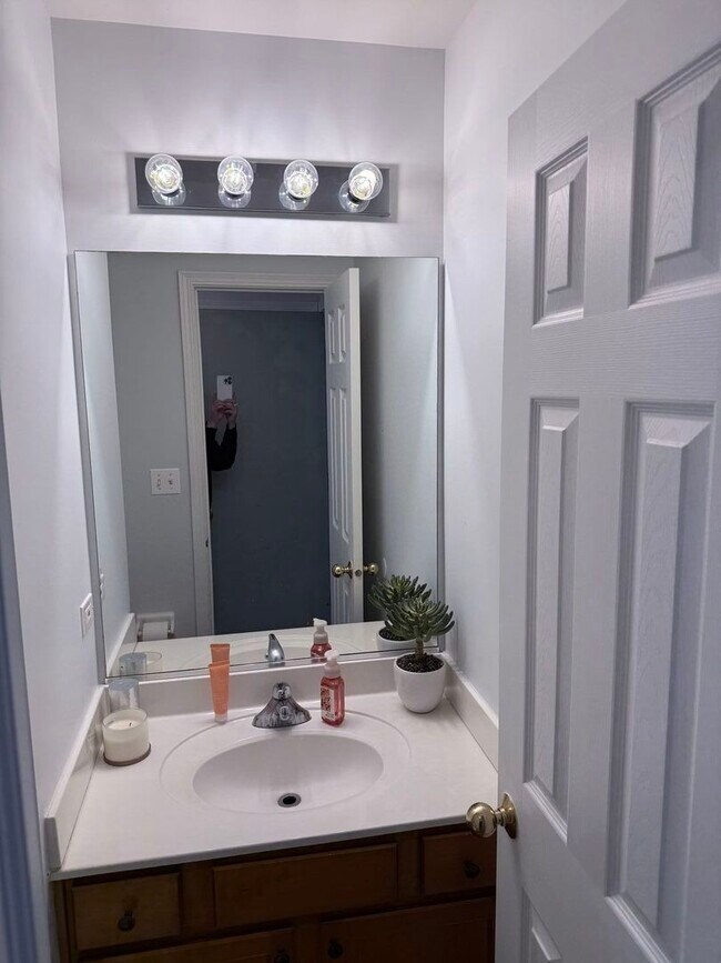 Building Photo - 2727 Borkshire Ln