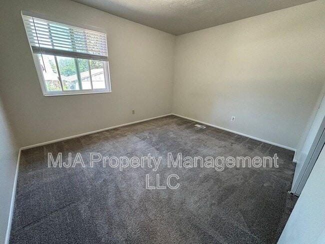 Building Photo - 1817 E Vine St