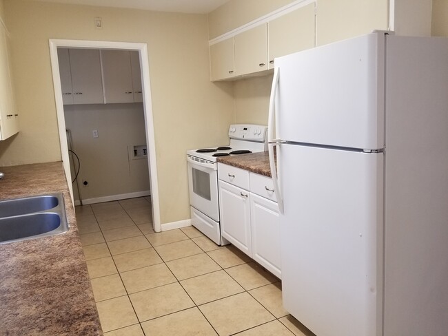 Building Photo - 819 Beattie Cir