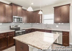 Building Photo - 754 Farmers Dell