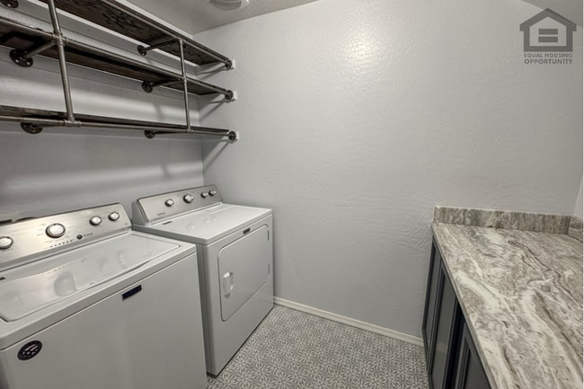 Building Photo - 3Bed/2.5Bath Three-Story Townhouse in Vistancia! Ready for Immediate Move-In! – 2 CAR GARAGE!