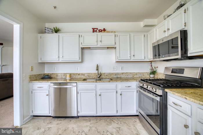 Kitchen - 8185 Halley Ct