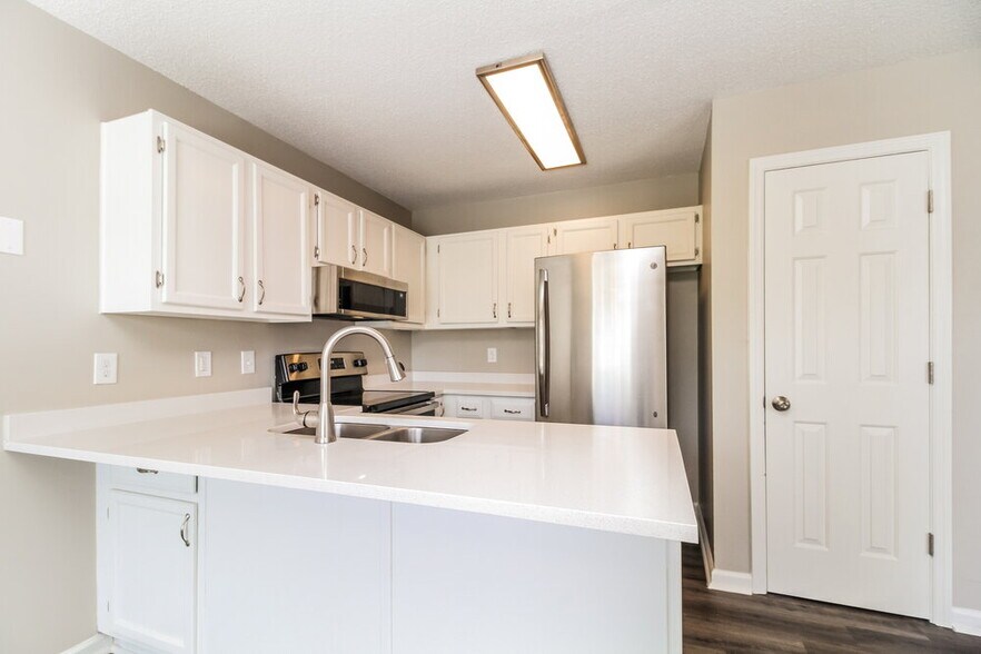 Building Photo - 205 Babe Ruth Cove
