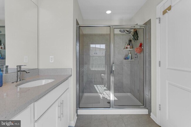 Building Photo - 8805 Mimosa Ave