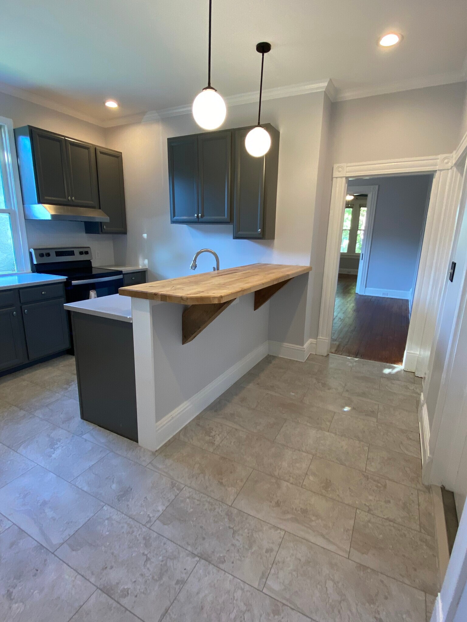 Building Photo - 618 W 26th St