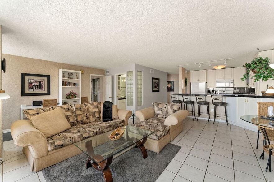 Building Photo - 1020 16th St Mall