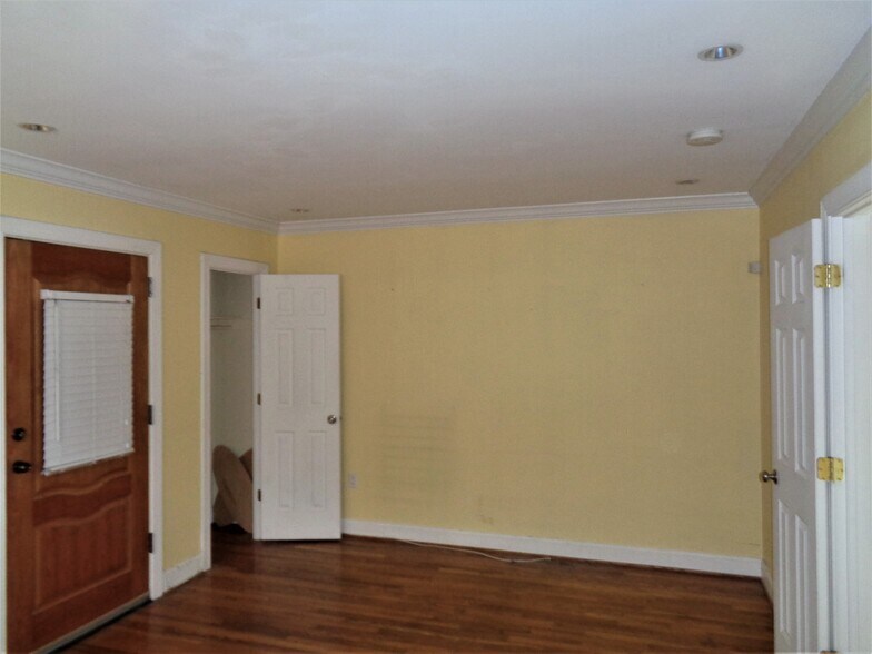 Building Photo - 3656 New Hampshire Ave NW