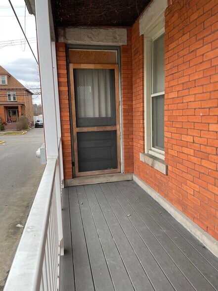 Private Side Deck - 307 Western Ave