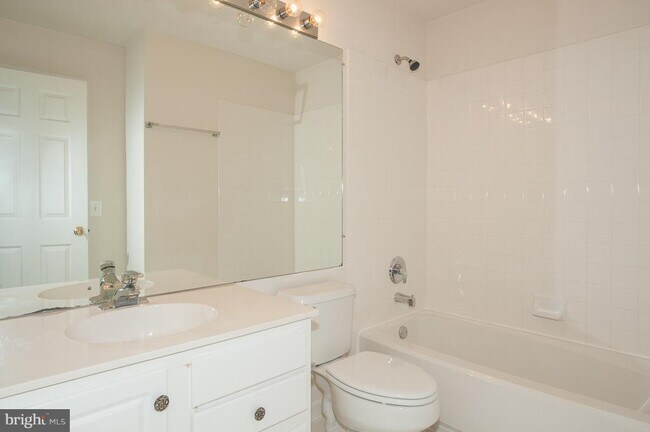 Building Photo - 6862 Alicia Ct