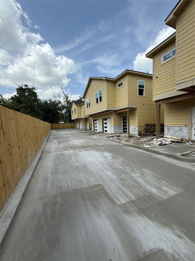 Building Photo - 3533 Alderfer St