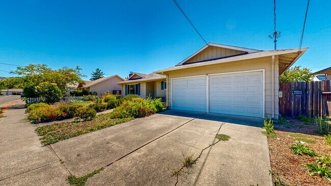 Building Photo - Bright and Newly Refurbished Three bedroom Two bathroom Single Family