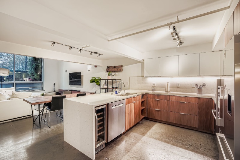 Building Photo - 3104 Western Ave