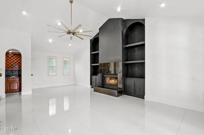 Building Photo - 5109 Memory Dr