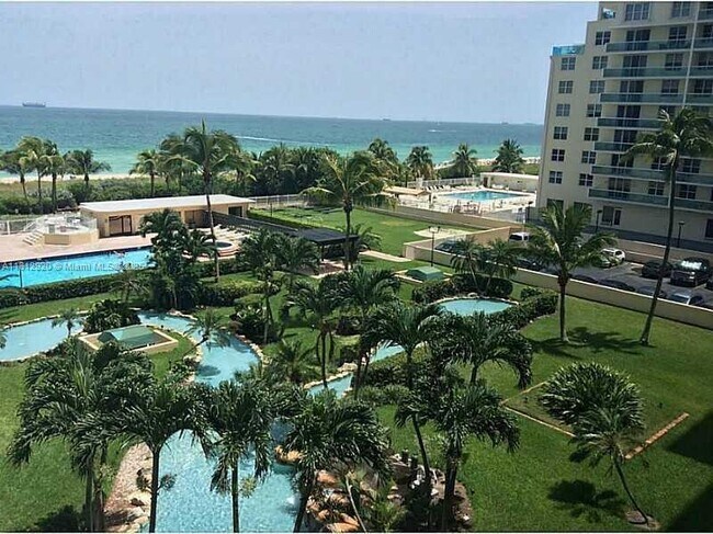 Primary Photo - 5005 Collins Ave