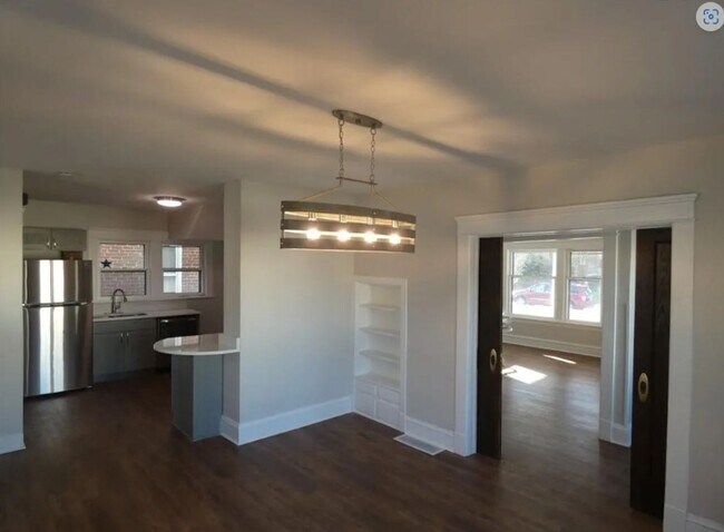 Building Photo - Gorgeous 4 bed, 2.5 bath in Lakewood