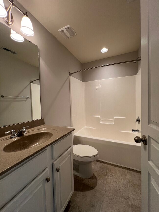 Building Photo - 229 Misty Knoll Ln