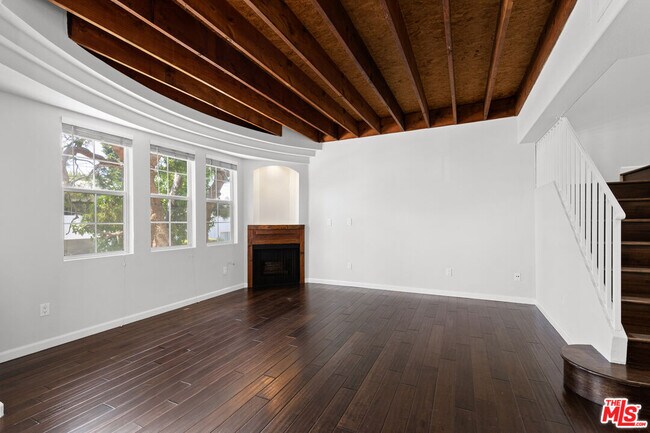 Building Photo - 14061 Milbank St