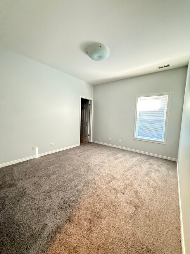 Building Photo - 6823 S Dorchester Ave