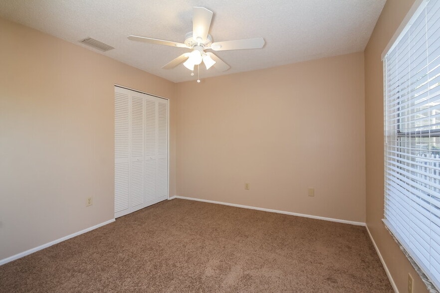 Building Photo - 12906 Longcrest Dr