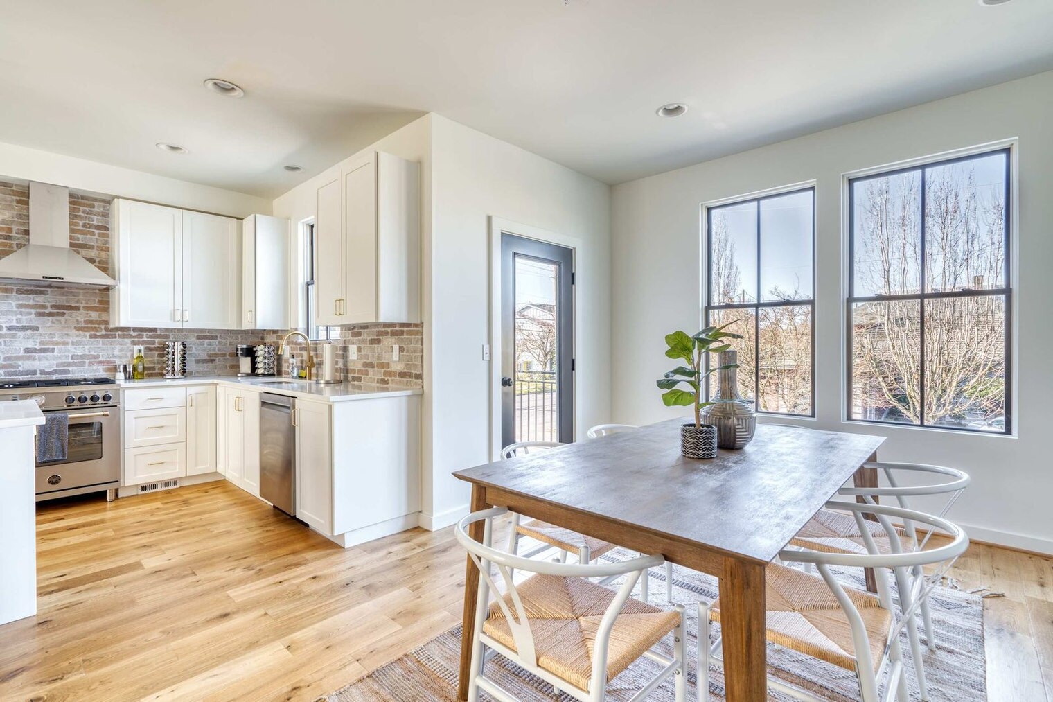 Building Photo - 512 NE 56th Ave