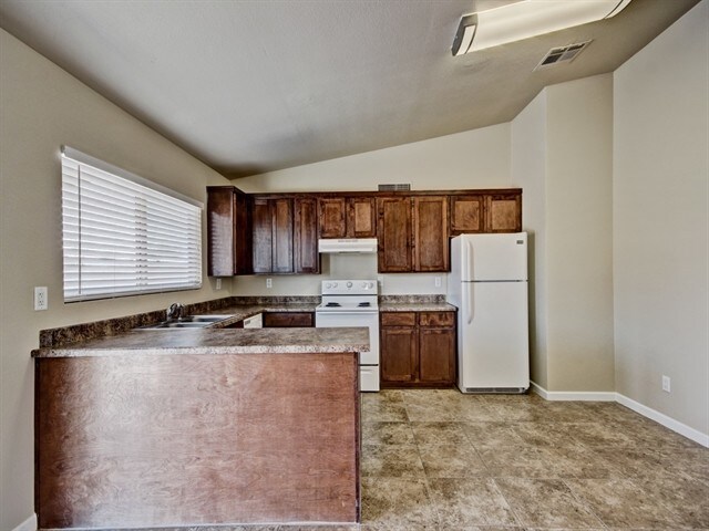 Building Photo - 10930 W Montecito Ave